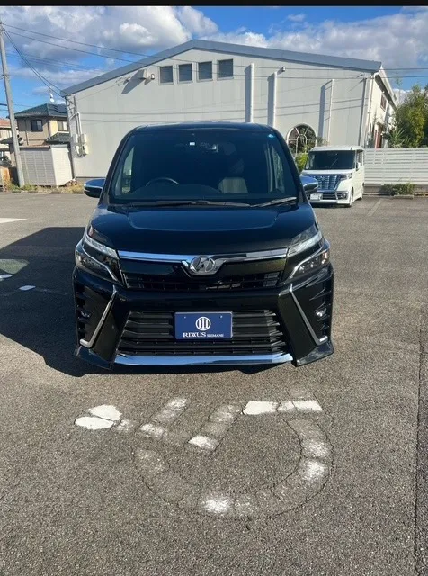 TOYOTA ヴォクシー